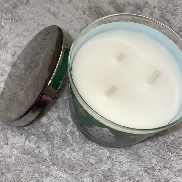 NWT BBWlimited edition white velvet coconut 🌴  🥥 3 wick candle - Picture 3 of 4